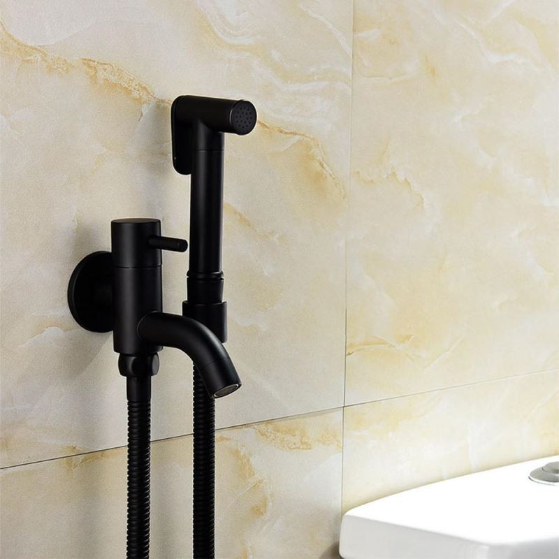 Torneira de bidê de água fria de cobre montada na parede preta para banheiro